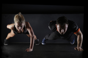 Leia mais sobre o artigo Treino em Casa e Sem Equipamento: 6 exercícios para te ajudar!