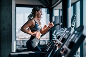 Leia mais sobre o artigo 🏋️ 7 Exercícios Fundamentais para Iniciantes na Academia: Construa uma Base Sólida Desde a Primeira Semana